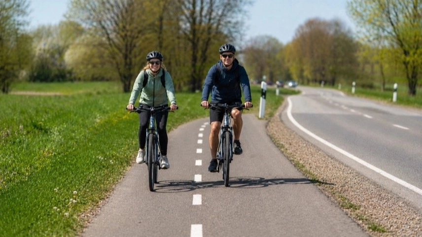 Radweg endet abrupt an Straße bei Bretten Ruit ohne Weiterführung im Verkehrsraum